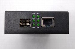 10G Unmanaged Media Converter dengan port SFP+ &amp; RJ45