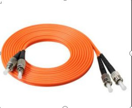 Instalasi udara FC-ST Patch Cord dengan bahan jaket PVC tahan lama