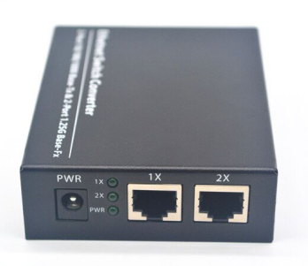 SC Single-Fiber 10/100/1000M dengan 2 Port RJ45 Base-T hingga 100 Base-X Managed Media Converter