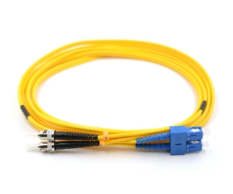 3.0mm Fiber Optic Patchcord Dengan Kabel OFNP UPC/APC Polishing Panjang Disesuaikan