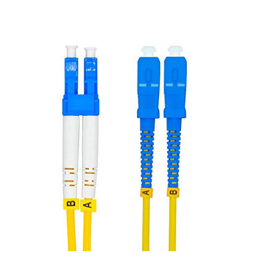 Telecom Grade Fiber Optic Patchcord Dengan <0.3dB Loss UPC/APC Polishing Blue/Beige Connector Color