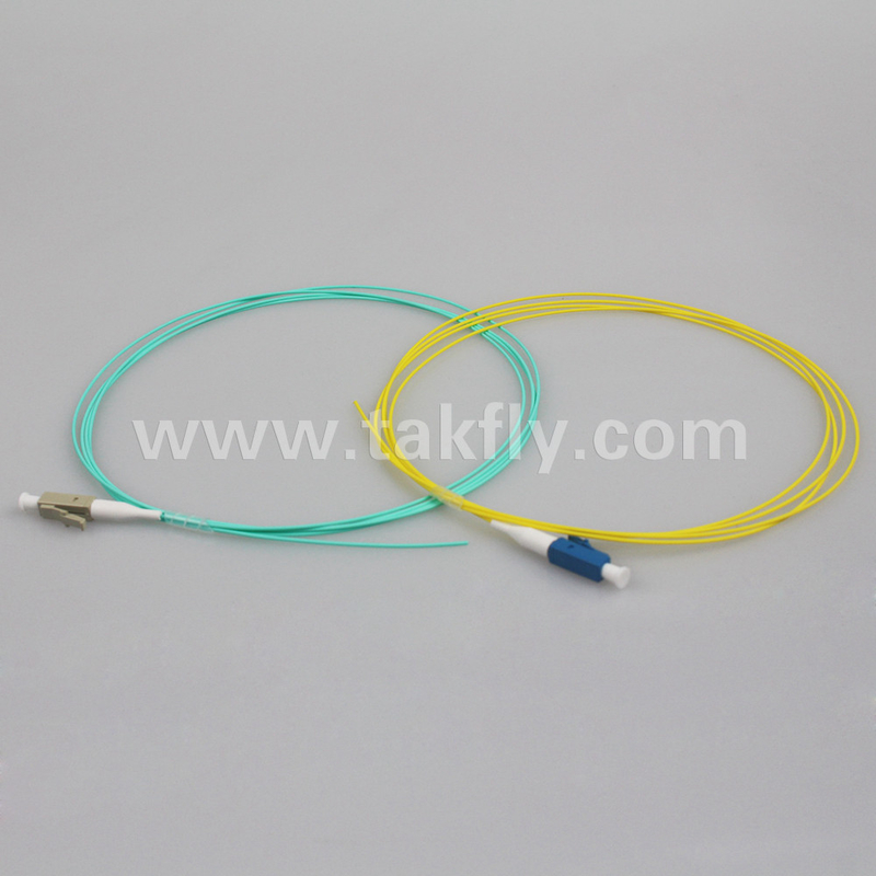 LC UPC 0.9mm OM3 Serat optik Pigtail 1.5M untuk Transmisi Data yang lancar di Jaringan