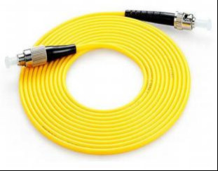 LSZH/PVC/PU Jacket Material FC-ST Patch Cord dengan stabilitas suhu tinggi dan ≤0.3dB Insertion Loss
