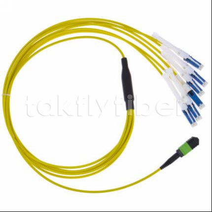 Kabel Patch Fiber Optik MPO-CS Tahan Lama dengan Insertion Loss ≤0.3dB dan Diameter Fiber 50/125 untuk Jaringan Telekomunikasi