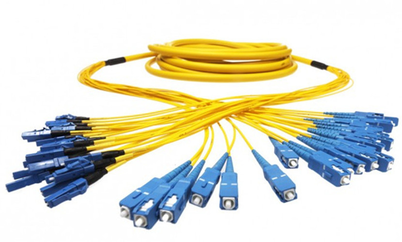 SC-LC Breakout LSZH Fiber Optic Patchcord 12 inti