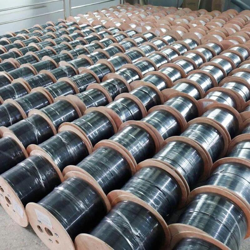 SC/APC FTTH Drop Cable Pigtail dengan Serat G657A1 dan LSZH Black Jacket untuk Konektivitas yang andal